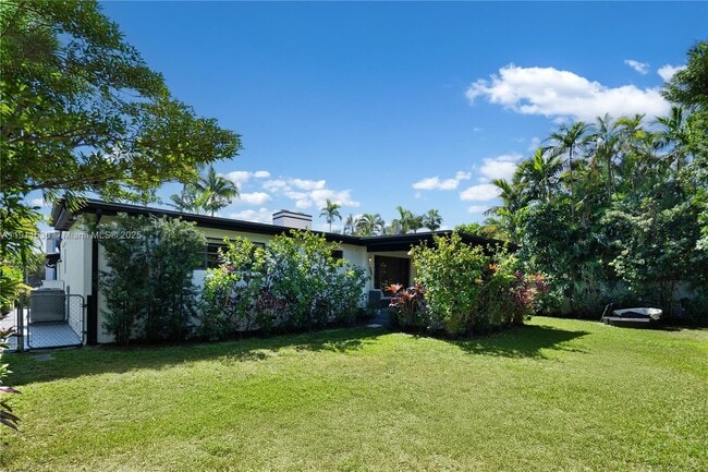 Building Photo - 118 E 3rd Ct