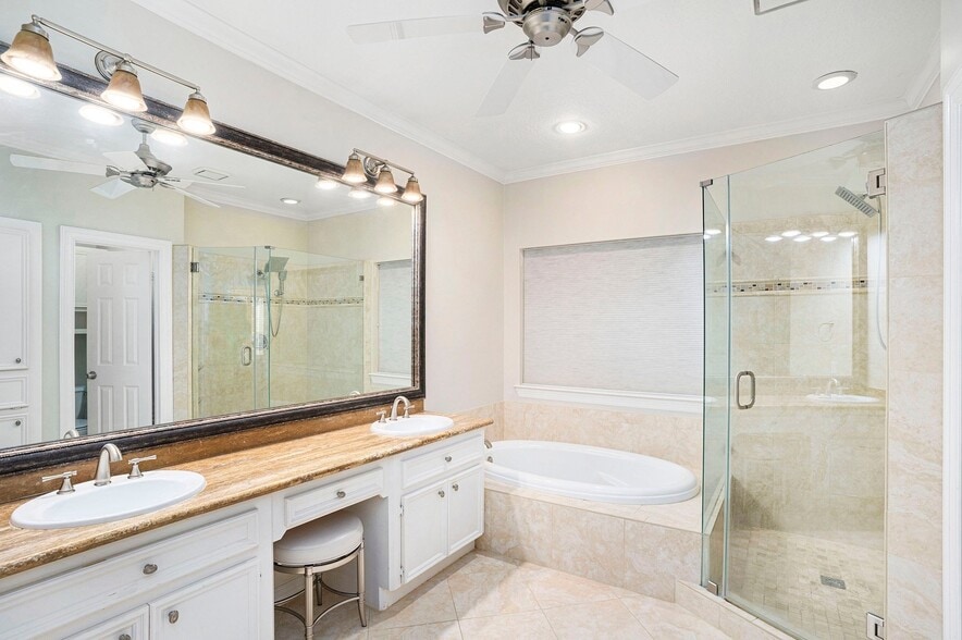 Building Photo - 14922 Tallow Forest Ct