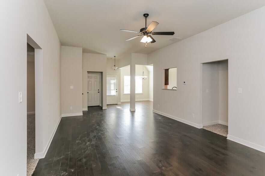 Building Photo - 1415 Chase Cv