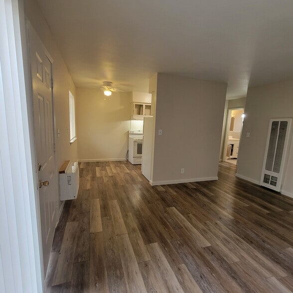 Building Photo - 1321 E San Bruno Ave