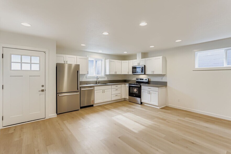 Building Photo - 5021 SE Haig St