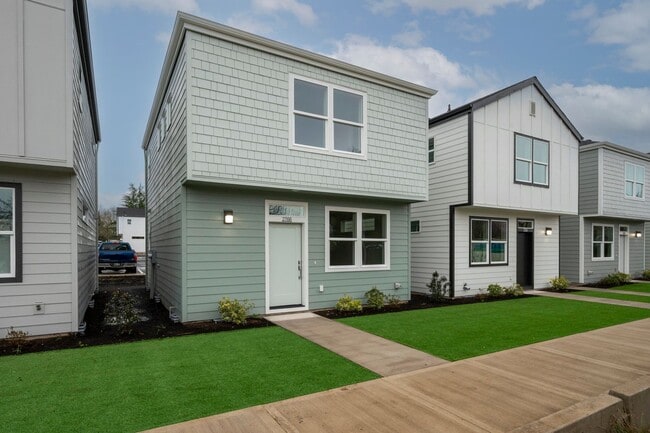 Building Photo - Move In Special Up to 3 Months Free- New c...