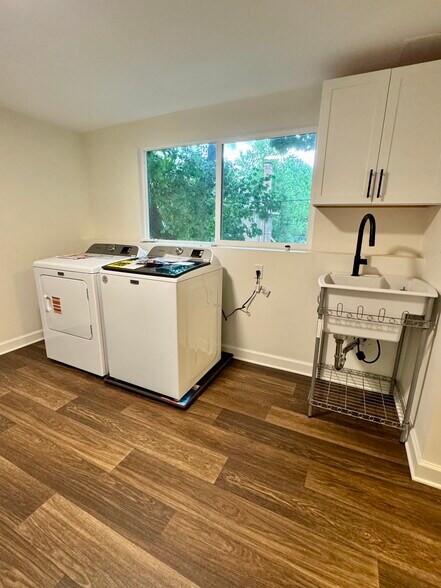 Building Photo - 1321 Forsythe Ave