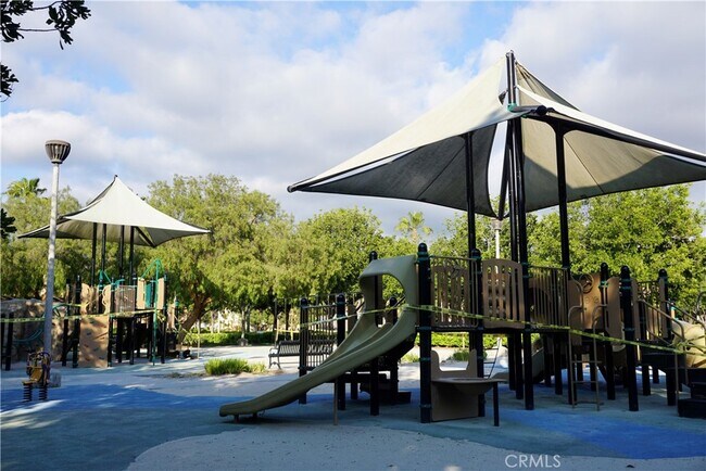 Building Photo - 72 Chantilly-
