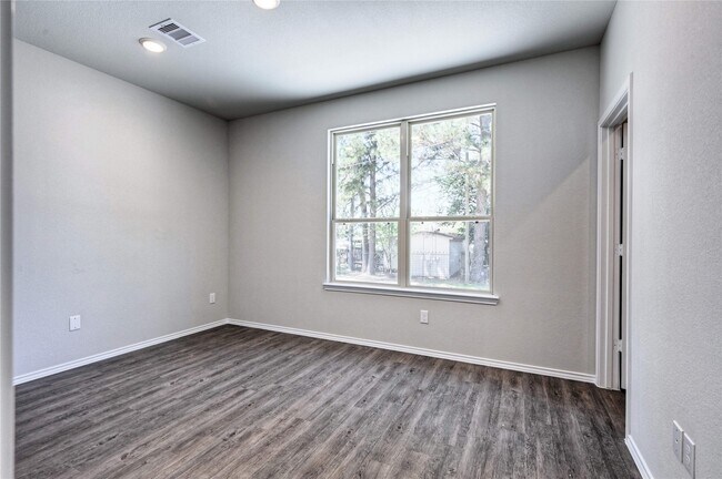 Building Photo - 11779 White Cedar St