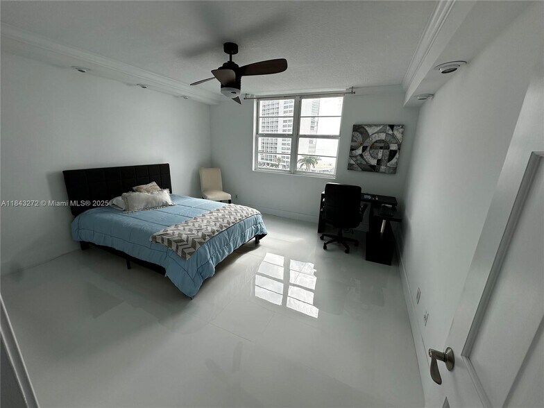 Building Photo - 2851 S Ocean Blvd