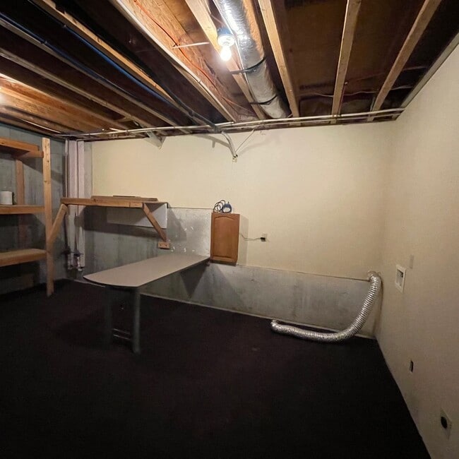 Building Photo - Beautiful 4 bedroom 3 full bathroom Townhome - Owner Special -Move in March and pay no rent until...