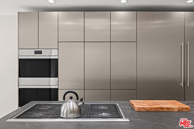 Building Photo - 201 S Bedford Dr