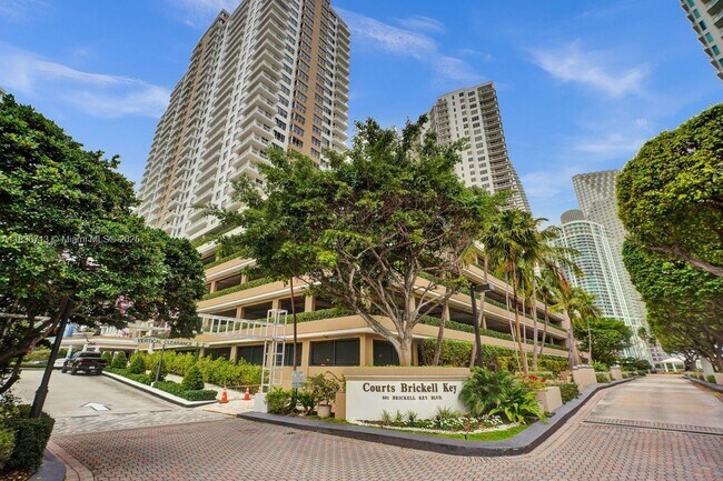 Building Photo - 801 Brickell Key Blvd