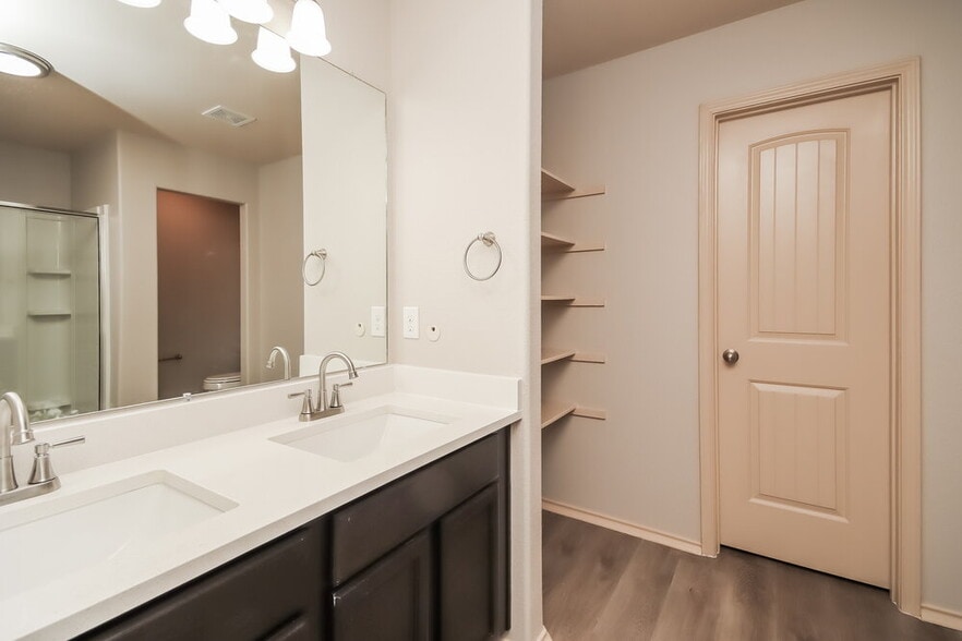 Building Photo - 20207 Louetta Reach Dr