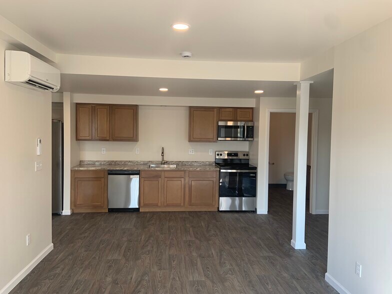 Kitchen - 5825 Baer Rd