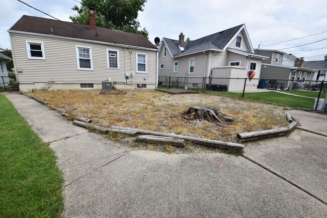 Building Photo - Cute 2 Bedroom In Mishawaka Near the River