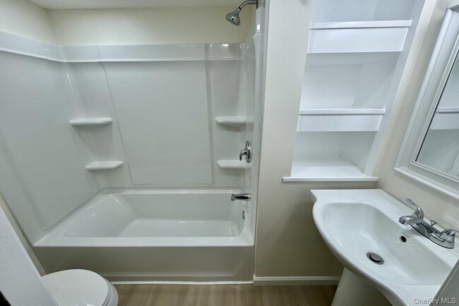 Building Photo - 6 Merle Pl