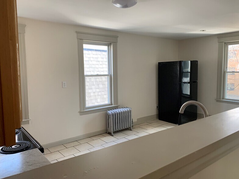 Building Photo - 86A Elm St