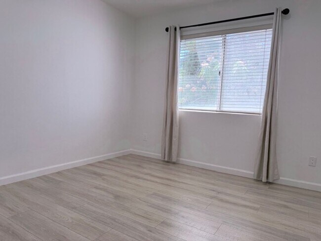 Building Photo - 18110 Flynn Dr