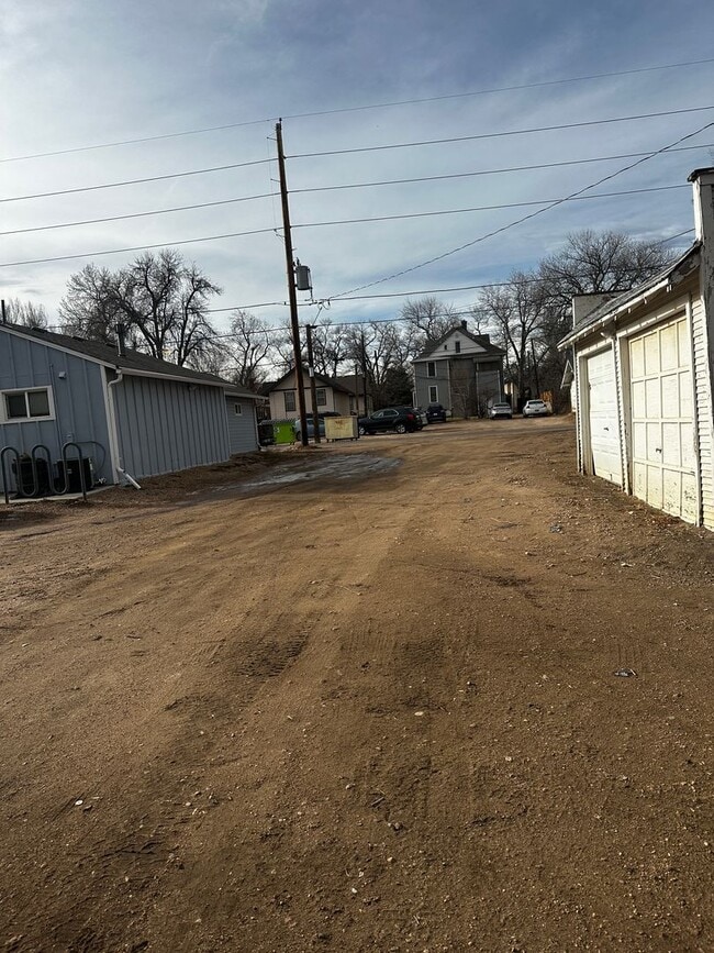 Building Photo - 1809 10th Ave