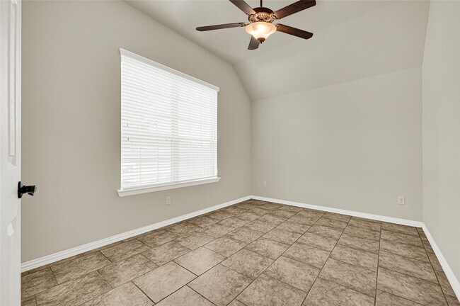 Building Photo - 2414 Willow Fall Ln