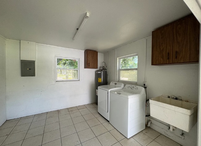 Building Photo - 2555 Granada Ave