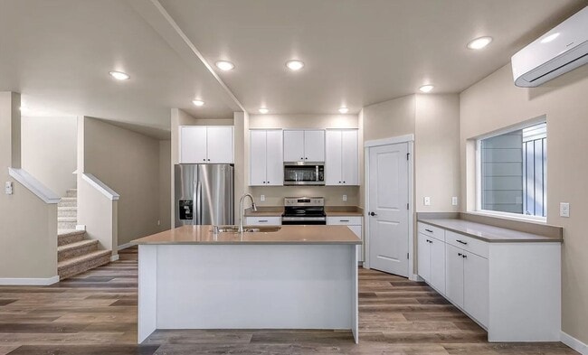 Building Photo - Newer 3 Bedroom, 2.25 Bathroom!