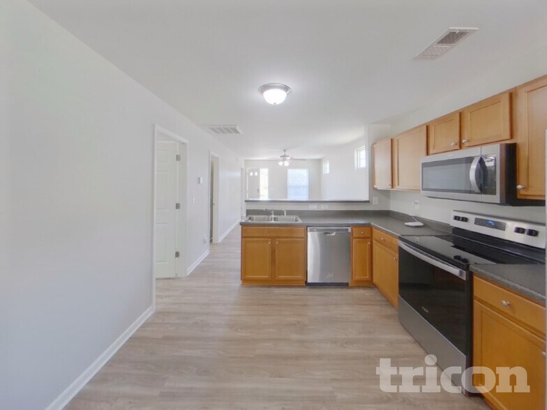 Building Photo - 712 Blazing Star Trl
