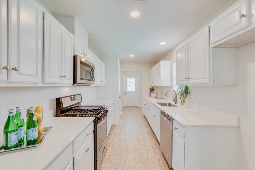 Building Photo - 380 Railroad Ave