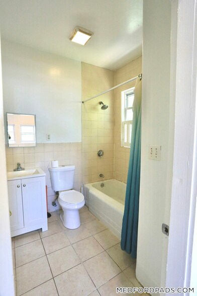 Building Photo - 124 Forest St