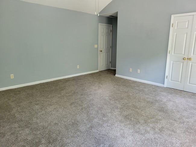 Building Photo - 2266 Charleston Pointe SE
