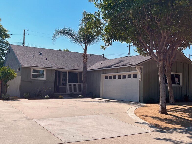 Primary Photo - 6945 Cedros Ave