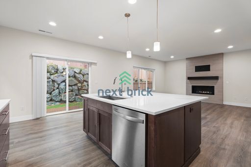 Building Photo - 5 BED & 2.5 BATH SINGLE FAMILY HOUSE FOR RENT