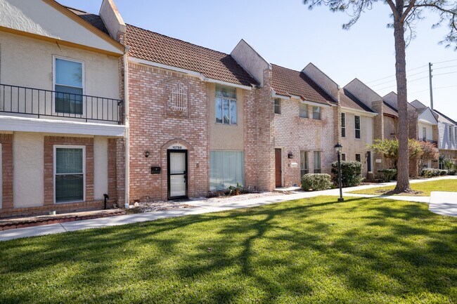 Building Photo - 10788 Briar Forest Dr