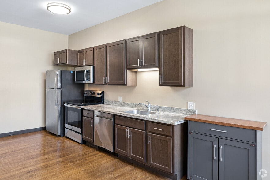 1BR, 1BA - 650SF - Kitchen - Washington Senior Apartments
