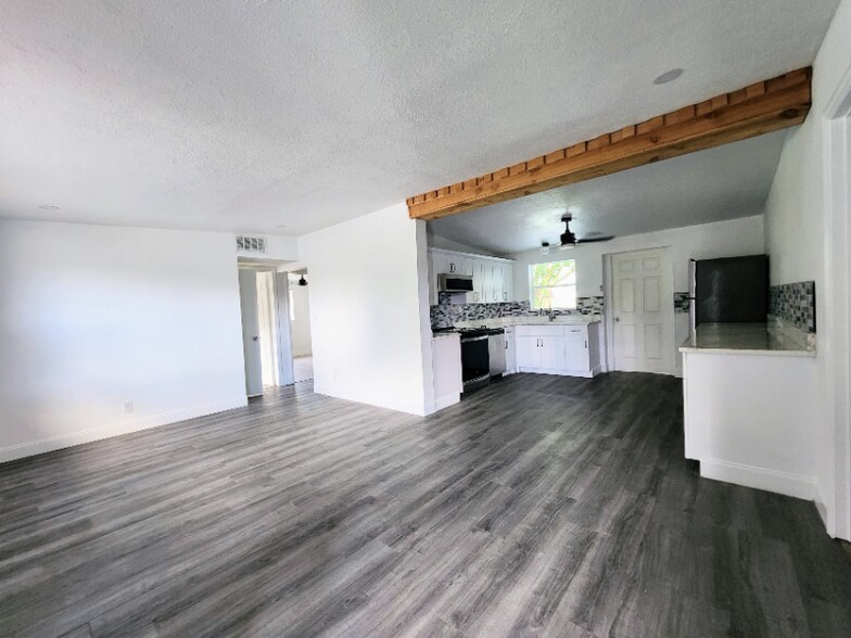 Building Photo - 5311 5th St Ct E