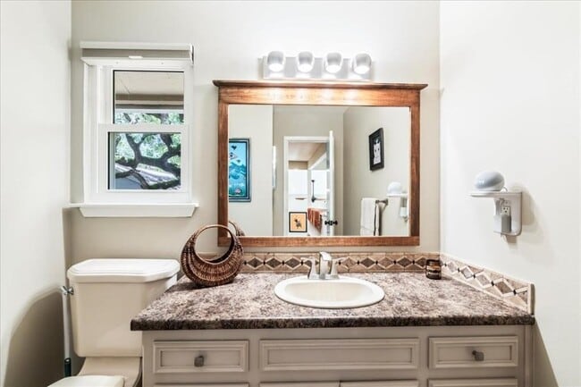 Building Photo - 7001 Danwood Dr