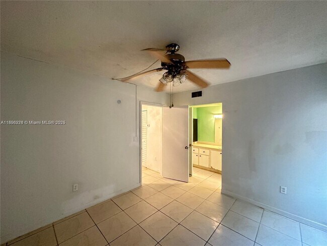 Building Photo - 1525 NW 19th Terrace