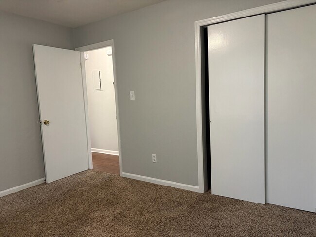 Building Photo - 753 Livingston Ct