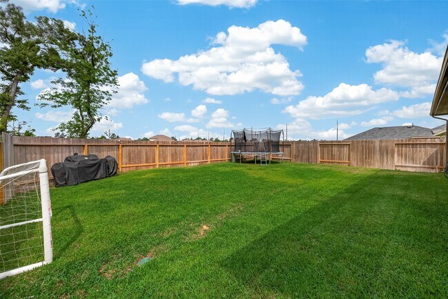 Building Photo - 24726 Cedar Ln