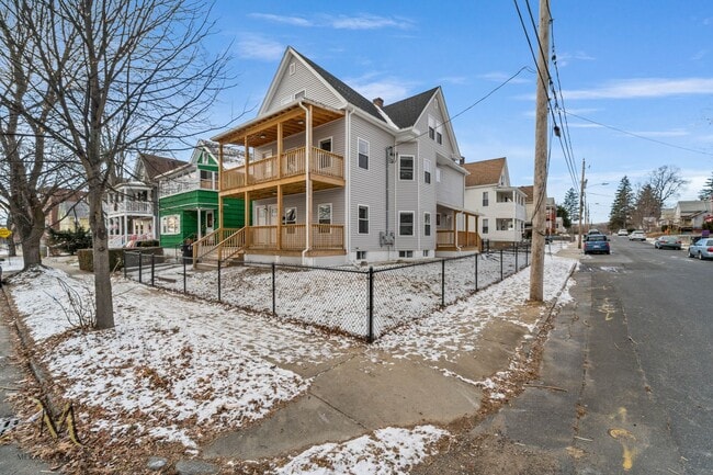 Building Photo - 403-405-405 S Elm St