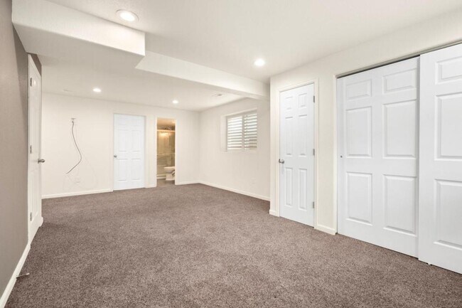 Building Photo - 326 Moss Rock Way