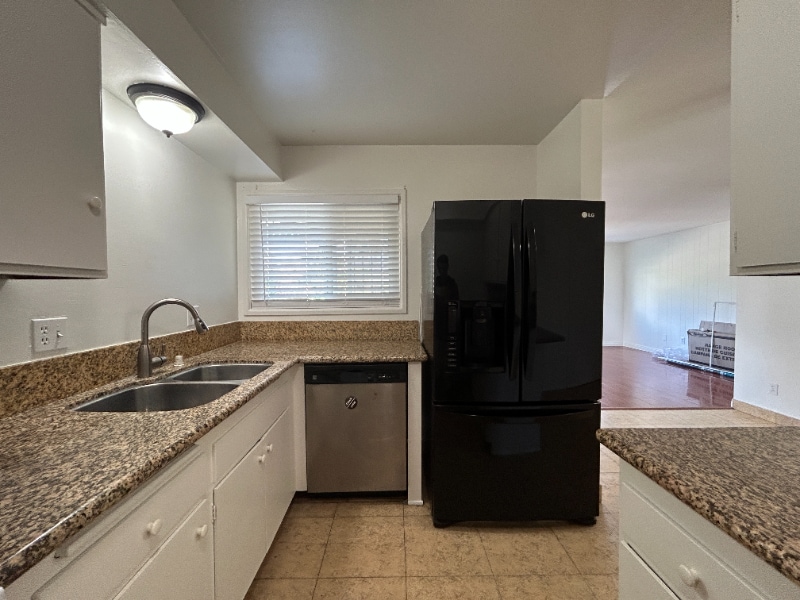 Building Photo - 2340 W Greenacre Ave