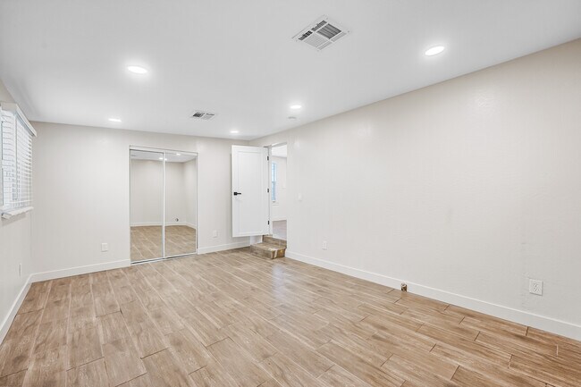 Building Photo - 750 W 1st St