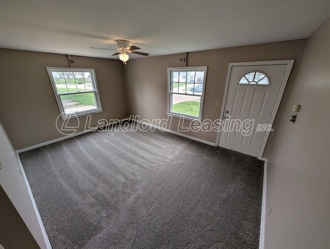 Building Photo - Nice 3 bedroom bungalow with full basement and garage.