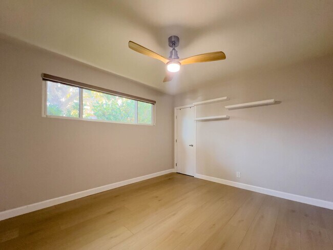 Building Photo - 15424 Camarillo St