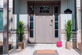 Building Photo - 406 NW Retreat Ln