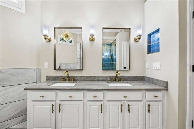 Building Photo - 12422 Creek Edge Dr