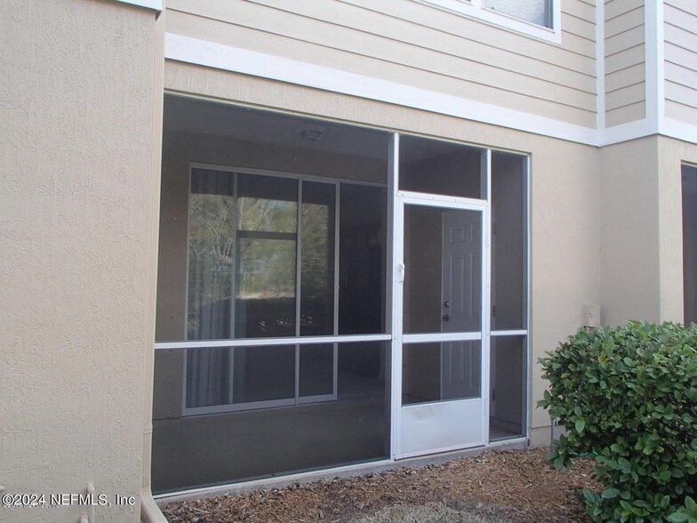 Building Photo - 8125 SUMMERGATE Court