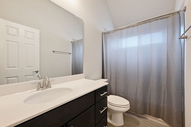 Building Photo - 1805 Morts Pl