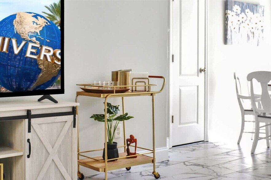 Building Photo - 242 Blue Jay Way