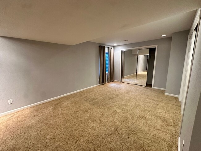 Building Photo - 3 Bedroom 3 Bath - Arapahoe Ridge Erie!