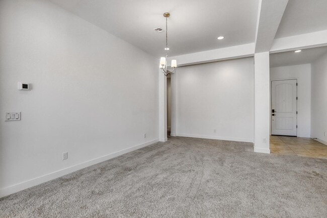 Building Photo - 8723 W Vista Ave