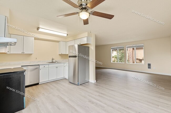 Building Photo - 237-05